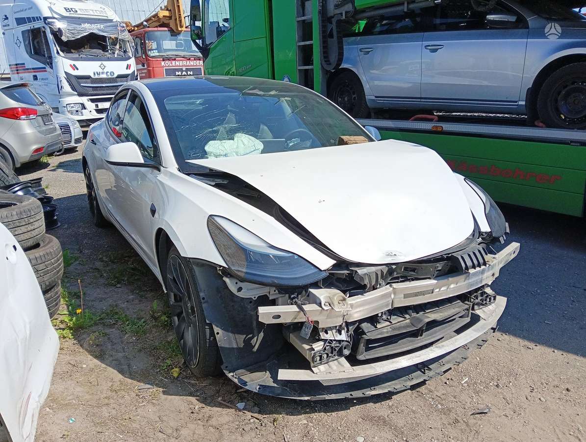 Tesla Model 3, 81 kWh, hatchback