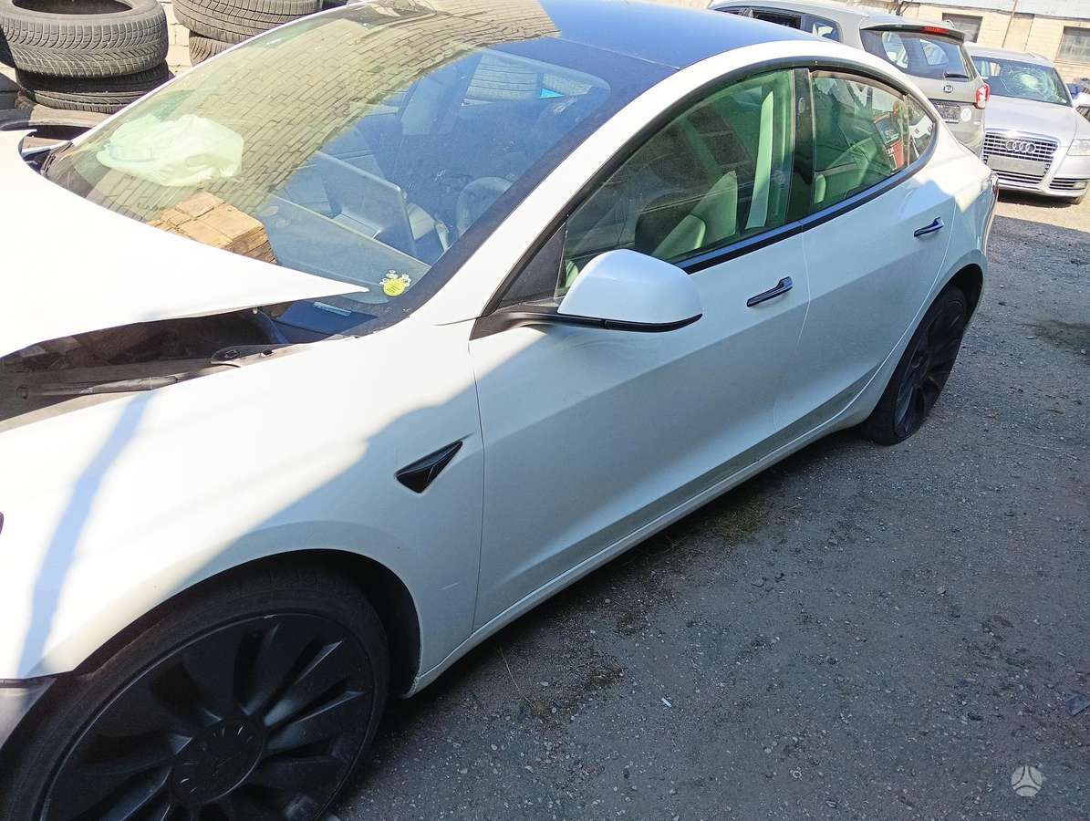 Tesla Model 3, 81 kWh, hatchback