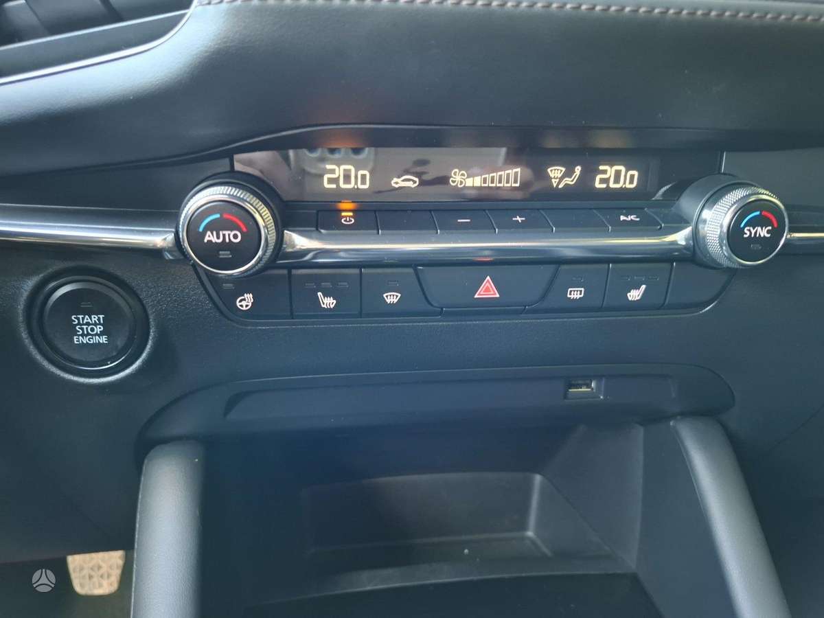 Mazda 3, 2.0 l., hatchback