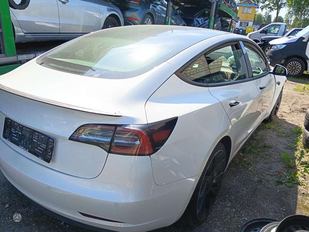 Tesla Model 3, 81 kWh, hatchback