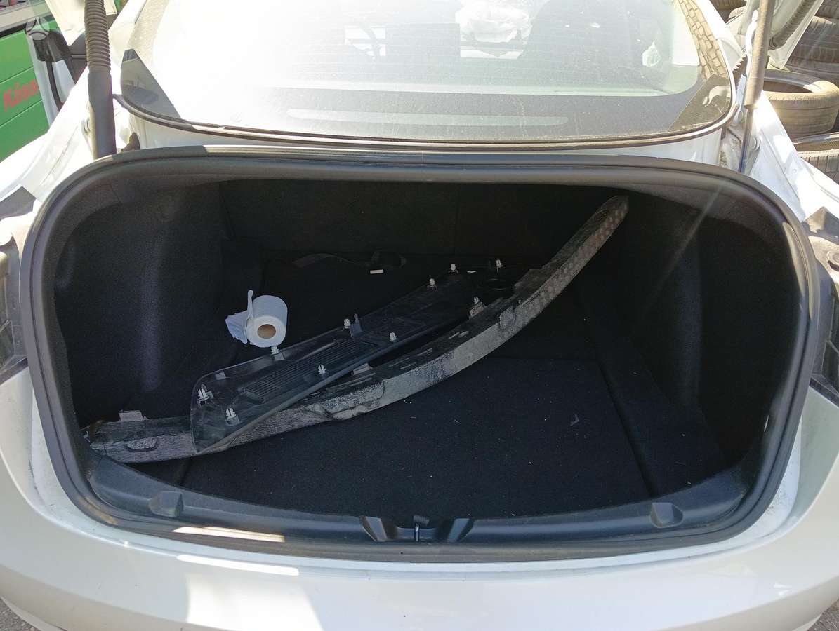 Tesla Model 3, 81 kWh, hatchback