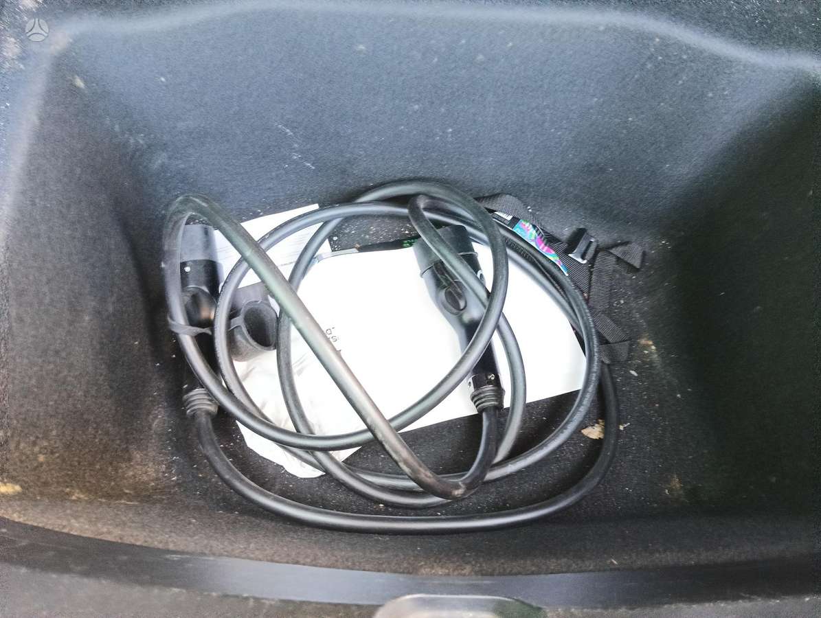 Tesla Model 3, 81 kWh, hatchback