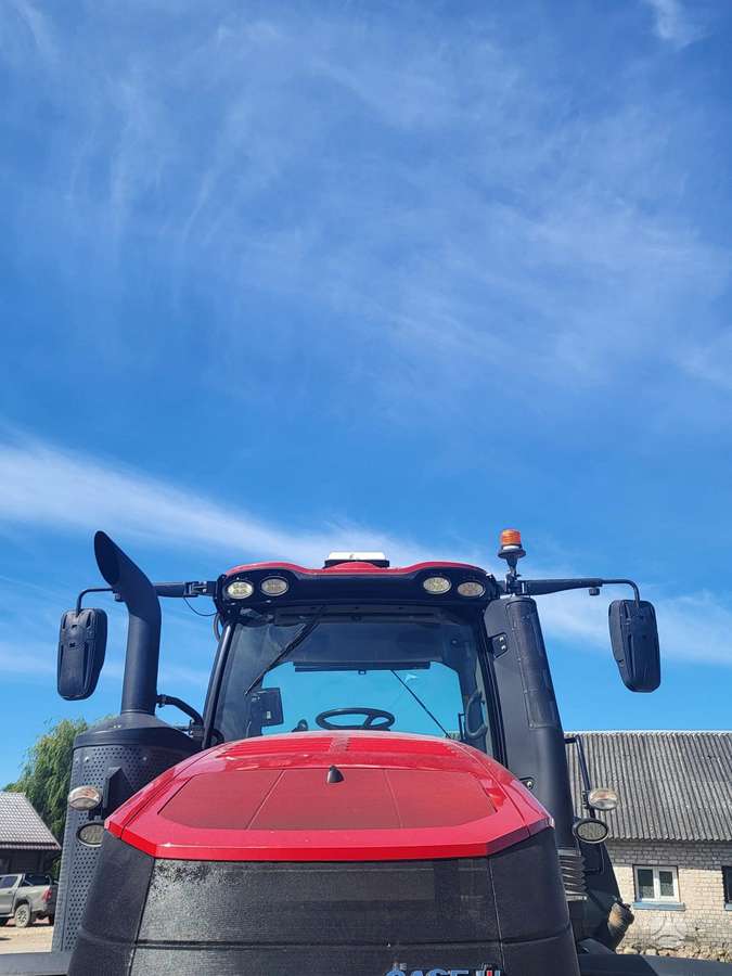 Case-IH Magnum 310, tractors