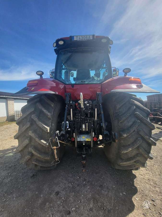 Case-IH Magnum 310, tractors