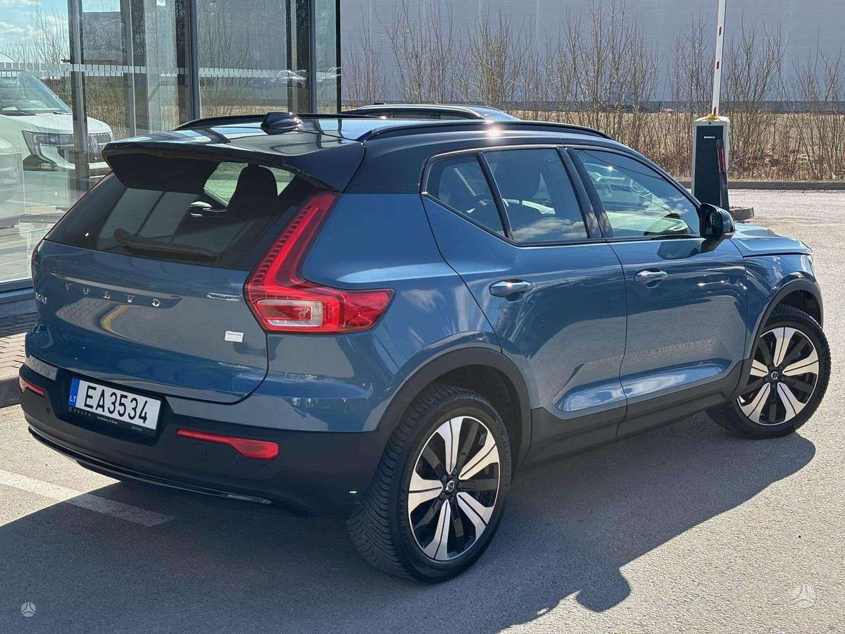 Volvo XC40, off-road / crossover