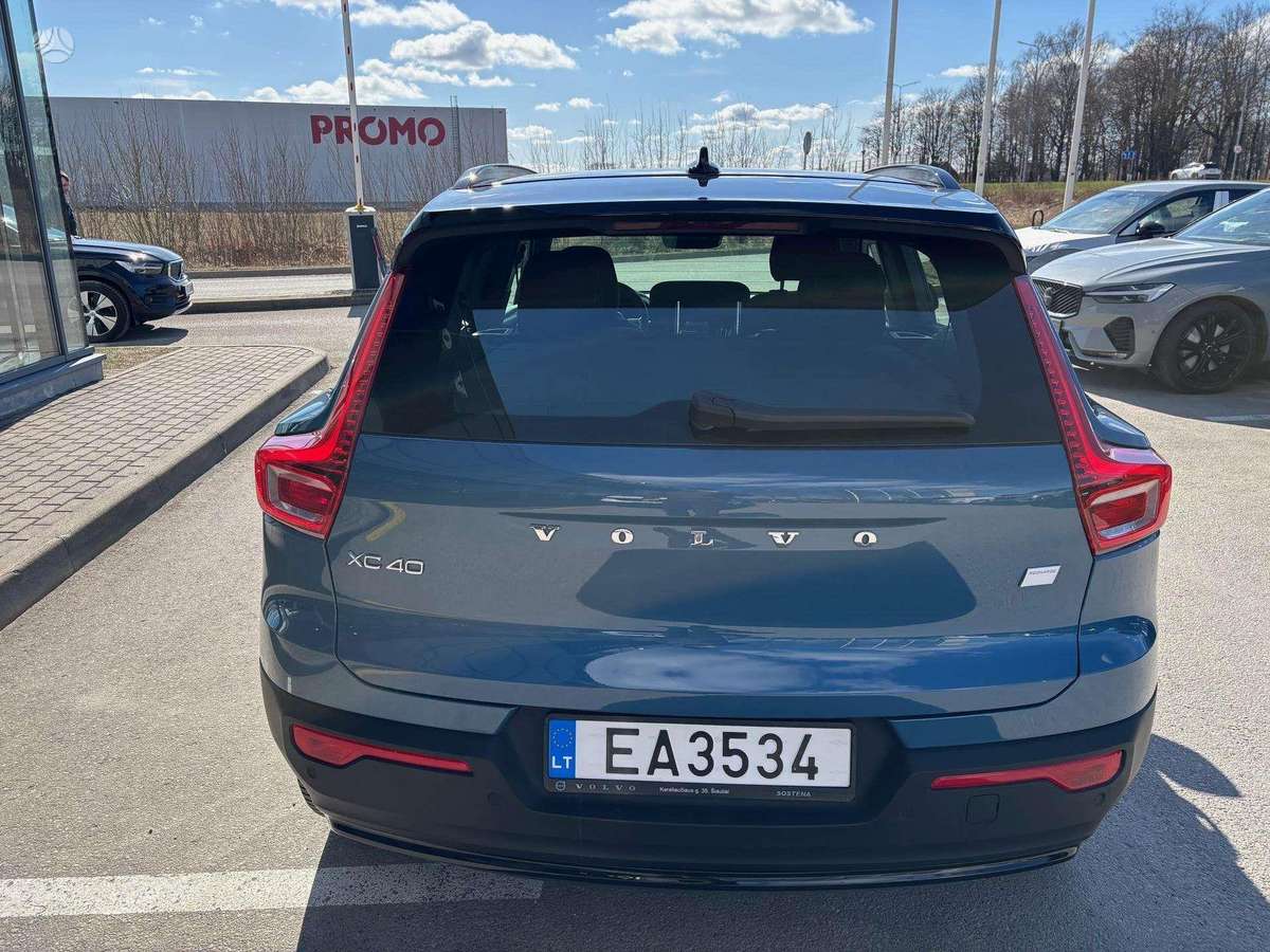 Volvo XC40, off-road / crossover