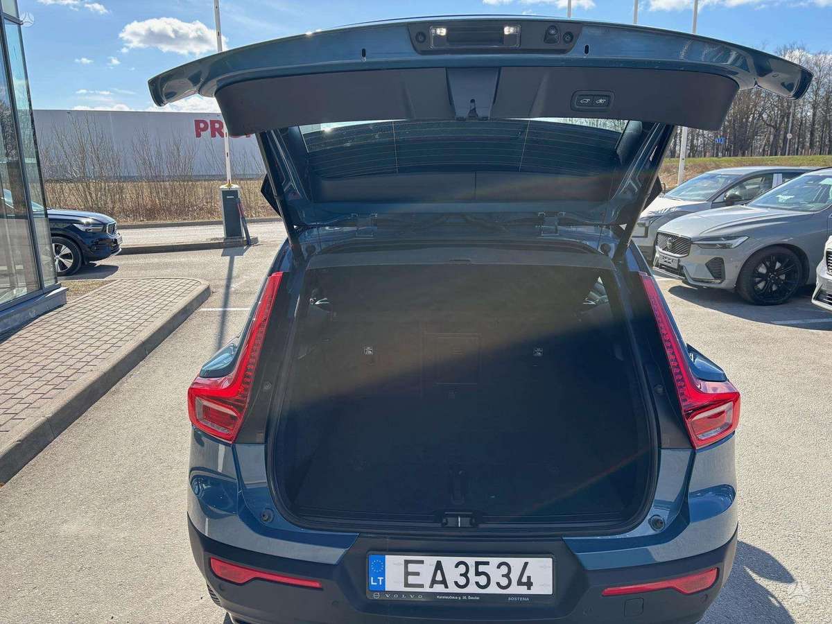 Volvo XC40, off-road / crossover