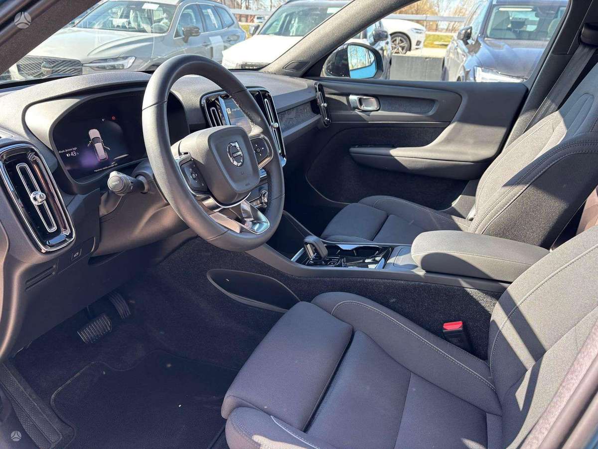 Volvo XC40, off-road / crossover