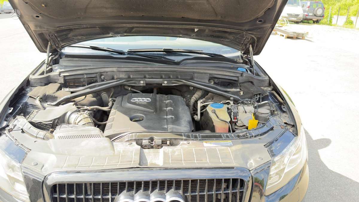 Audi Q5, 2.0 l., off-road / crossover