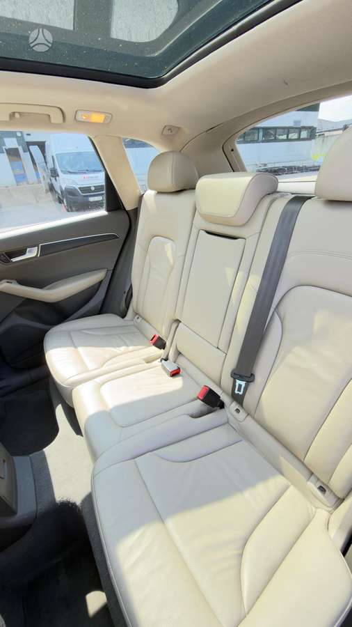 Audi Q5, 2.0 l., off-road / crossover