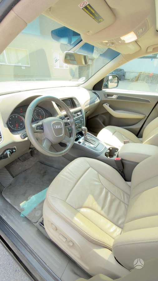 Audi Q5, 2.0 l., off-road / crossover