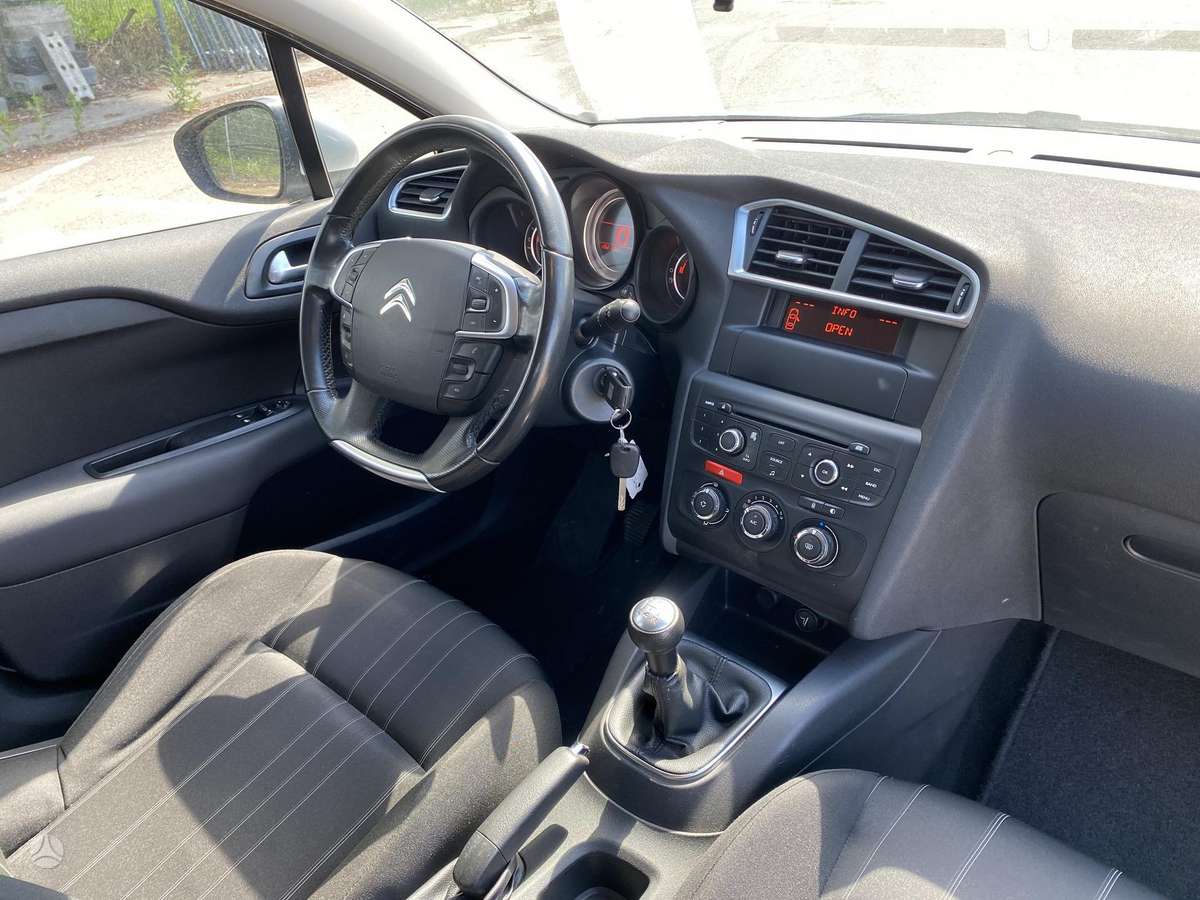 Citroen C4, 1.6 l., hatchback