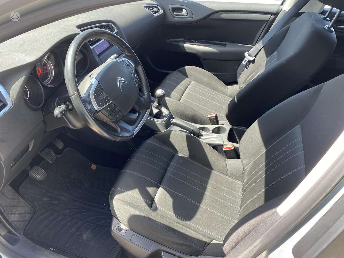 Citroen C4, 1.6 l., hatchback