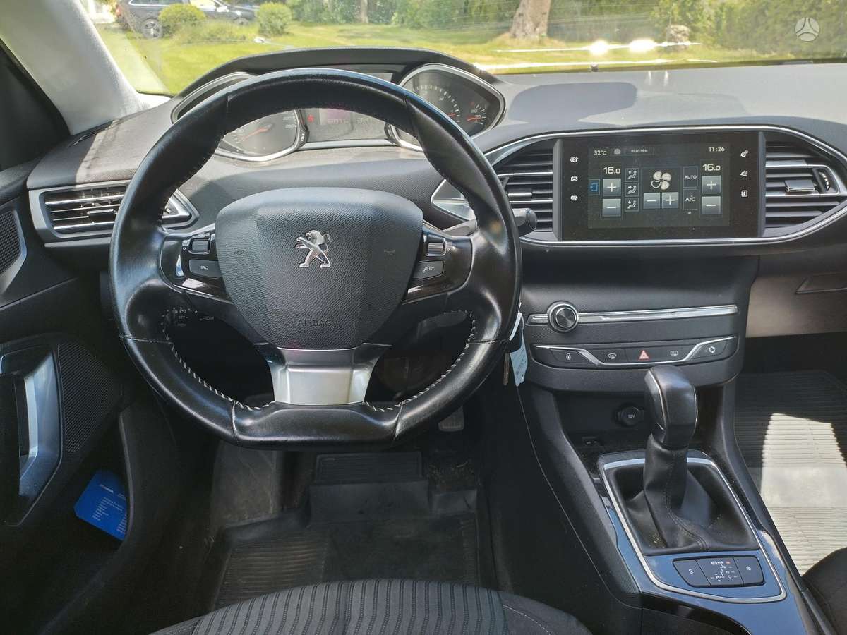 Peugeot 308 - 8