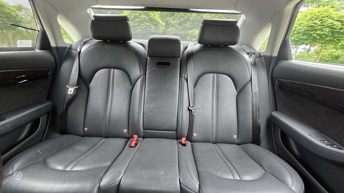 Audi A8, 3.0 l., Седан