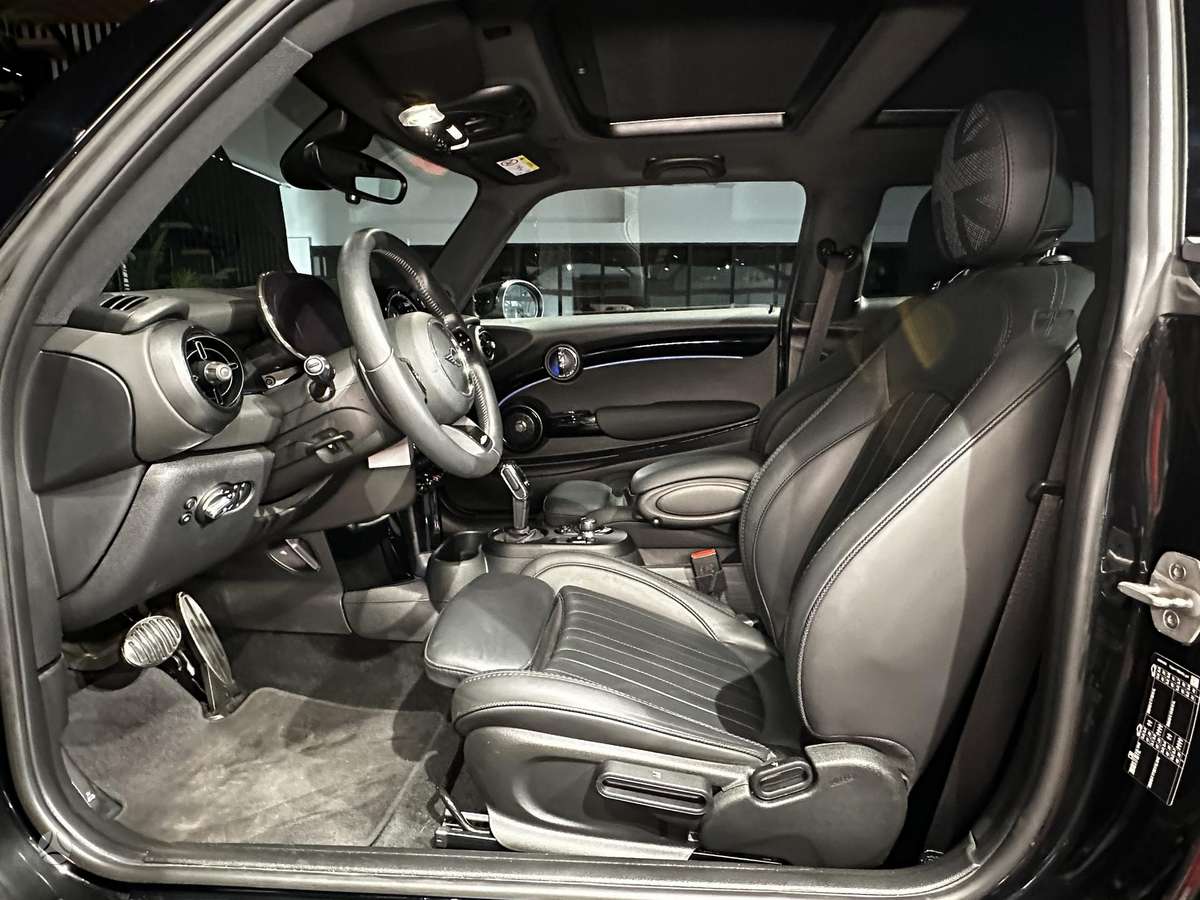 Mini Cooper JCW, 2.0 l., Хэтчбек