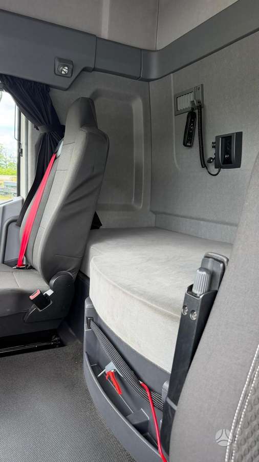 Renault T460 Retarda ADR, single sleeper