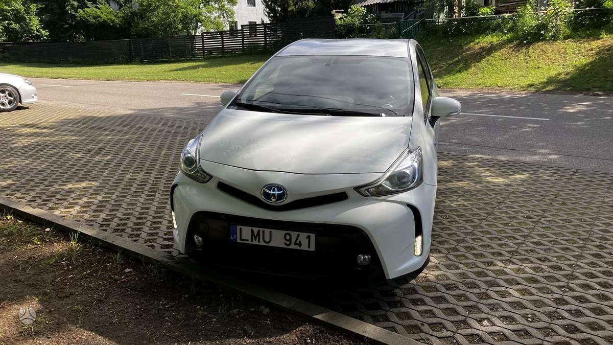 Toyota Prius+ - 1
