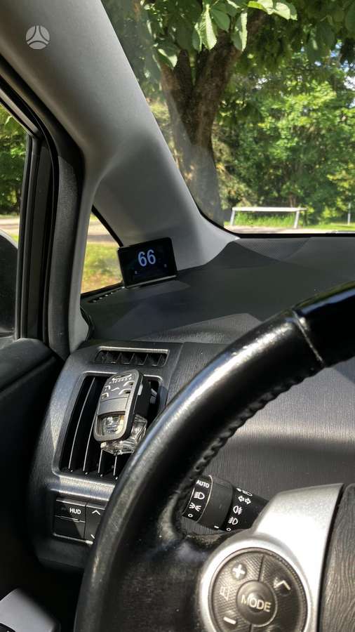 Toyota Prius+ - 10