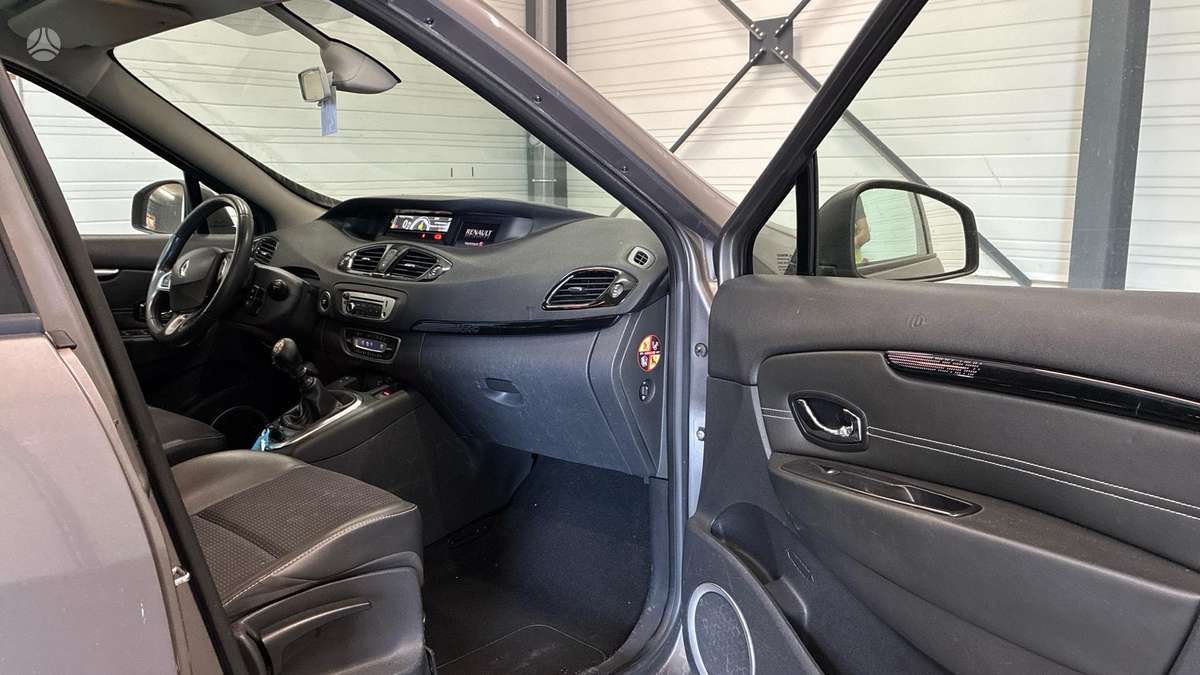 Renault Grand Scenic - 12