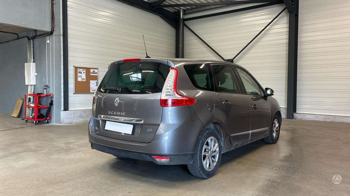 Renault Grand Scenic - 10