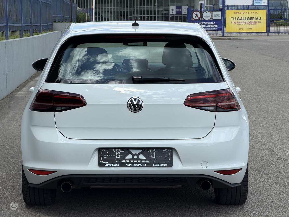 Volkswagen Golf - 3