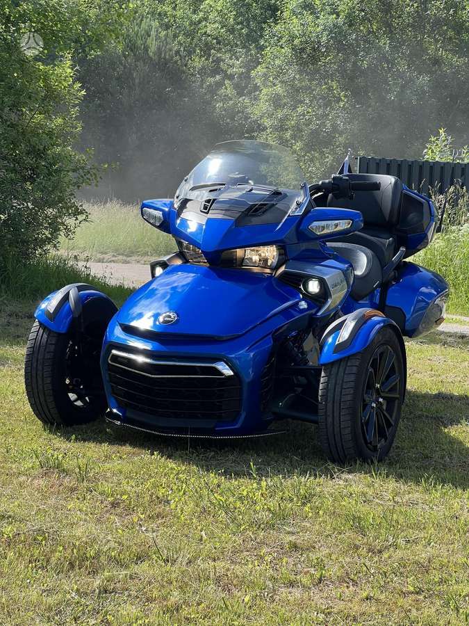 Can-Am Spyder 1330cc, triračiai