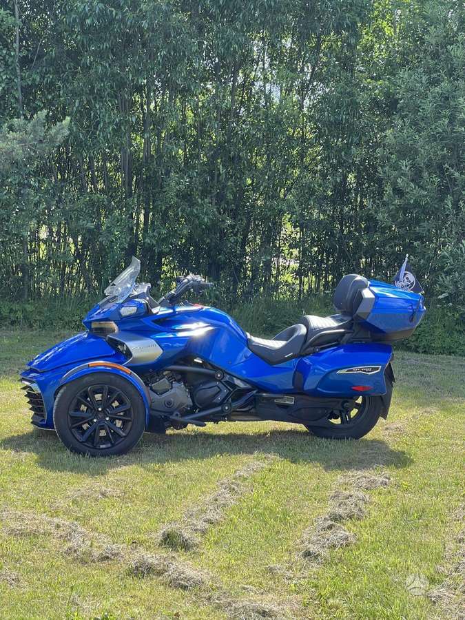 Can-Am Spyder 1330cc, triračiai