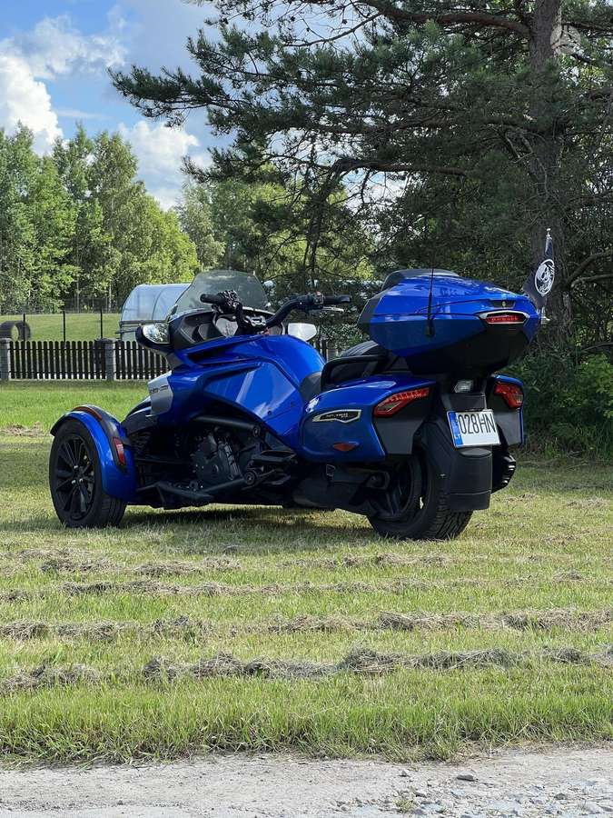 Can-Am Spyder 1330cc, triračiai