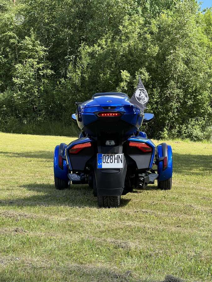 Can-Am Spyder 1330cc, triračiai