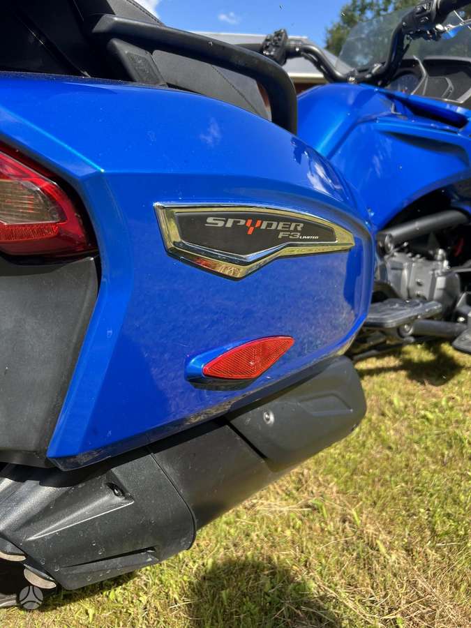 Can-Am Spyder 1330cc, triračiai