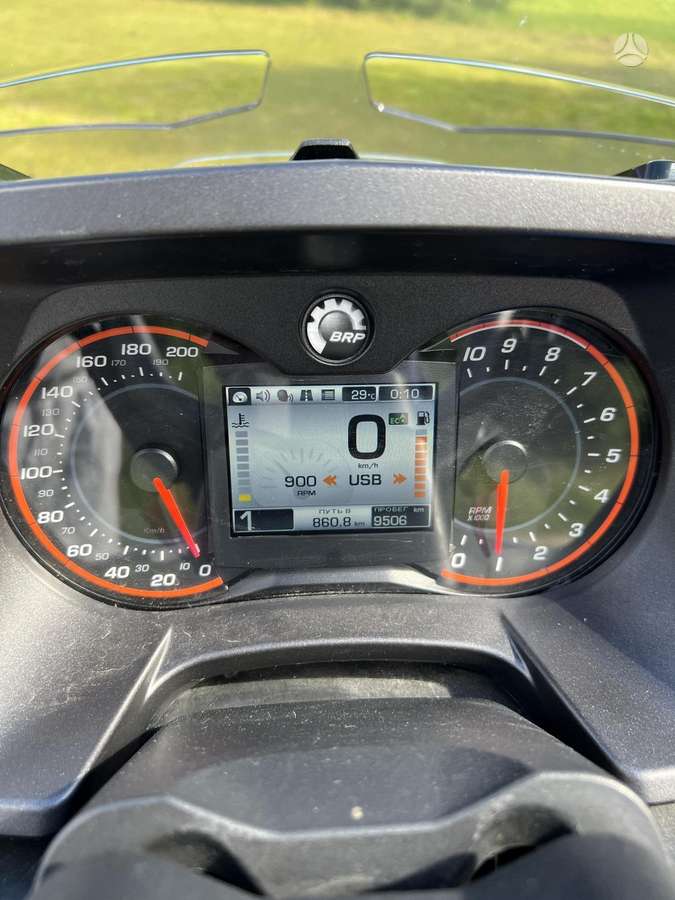 Can-Am Spyder 1330cc, triračiai