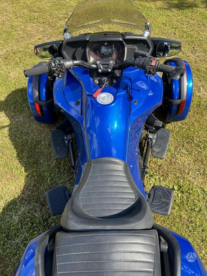 Can-Am Spyder 1330cc, triračiai