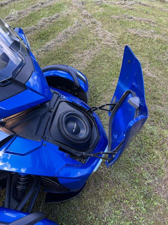 Can-Am Spyder 1330cc, triračiai