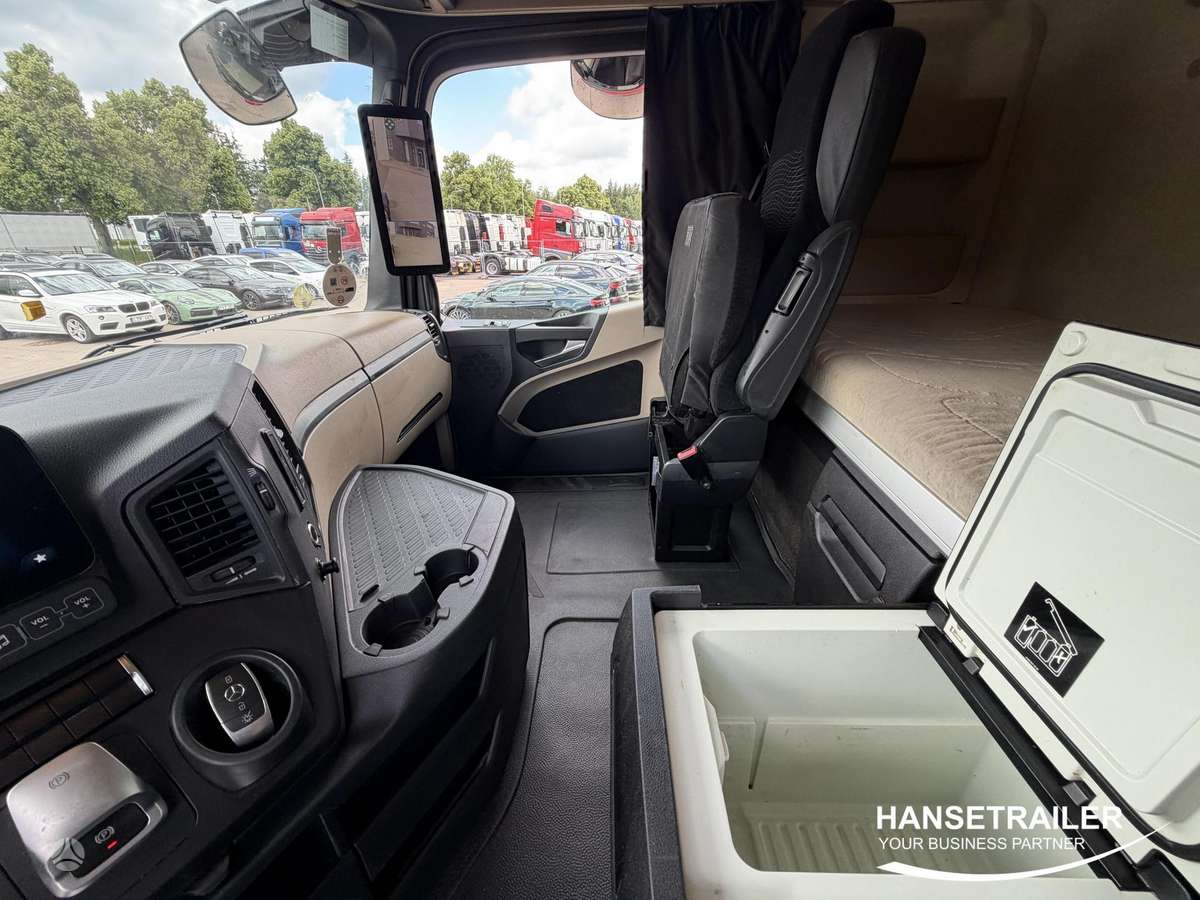 Mercedes-Benz Actros 1845 MEGA, double sleeper