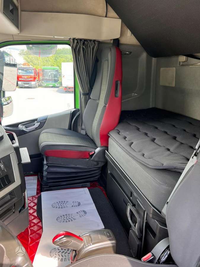 Volvo FH 460, double sleeper