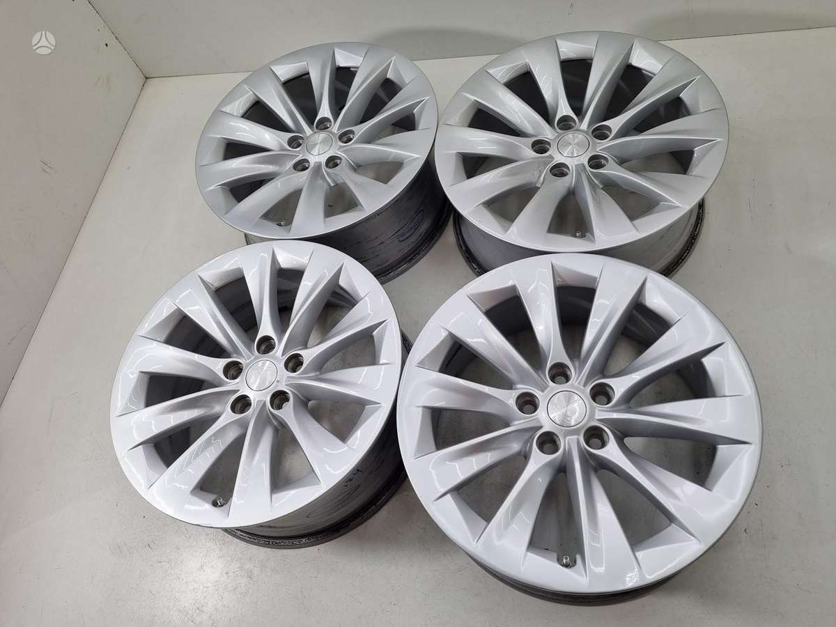 TESLA Model 3, R19, light alloy, R19