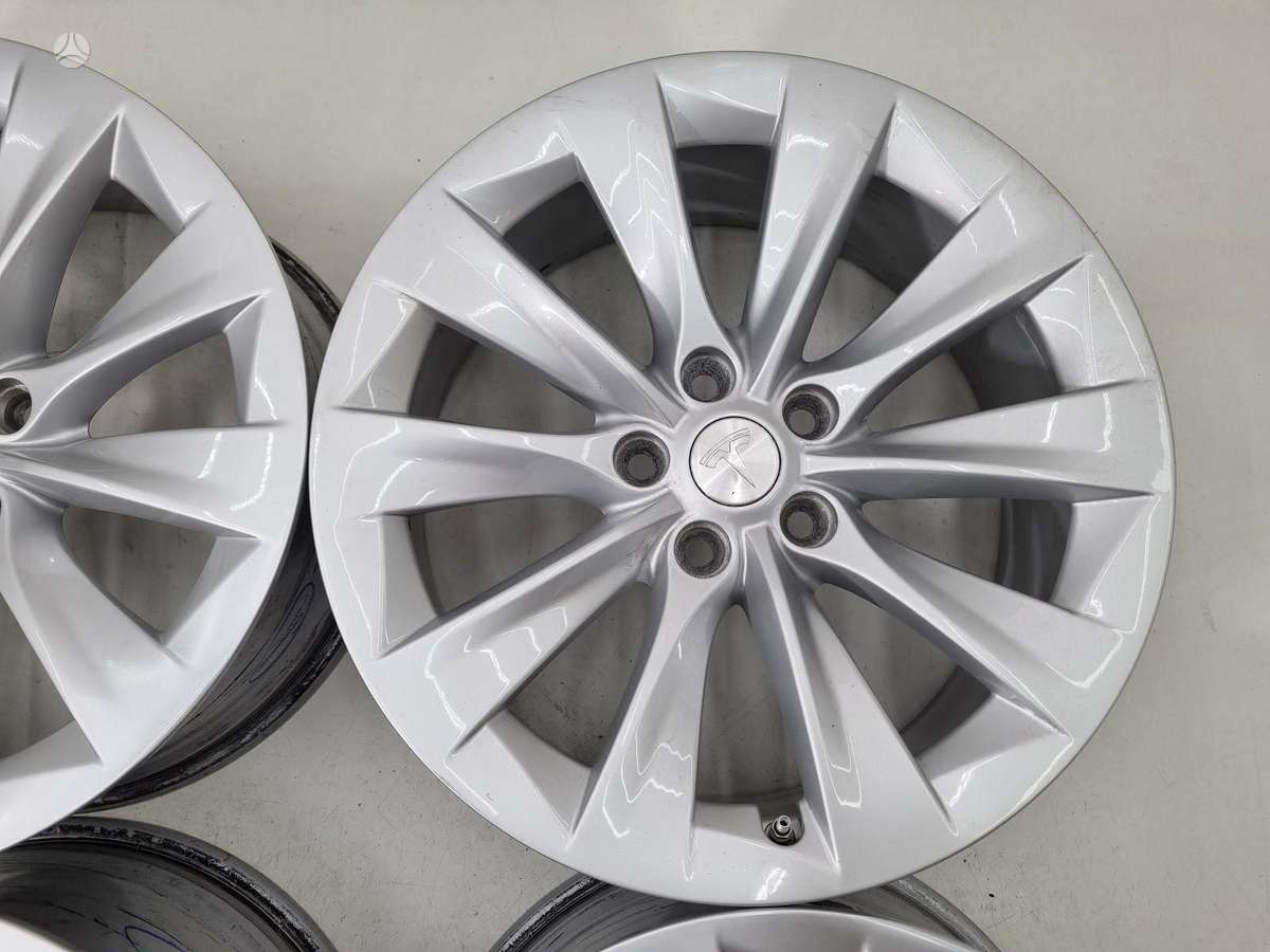 TESLA Model 3, R19, light alloy, R19
