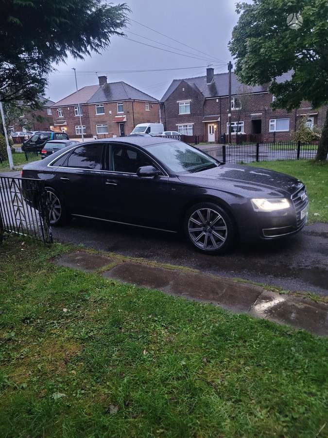 Audi A8, 4.1 l., Седан