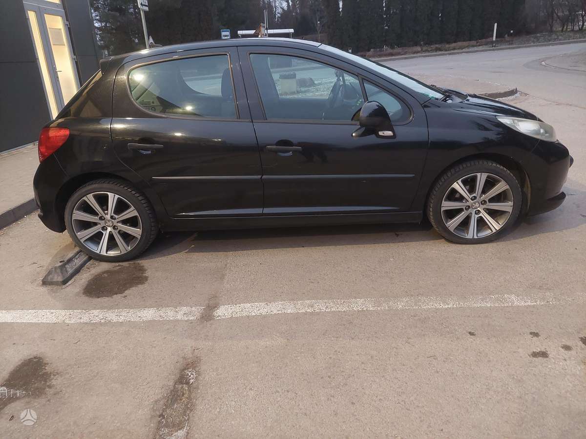 Peugeot 207 - 1