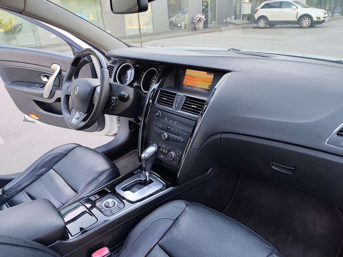 Renault Latitude, 3.0 l., Седан