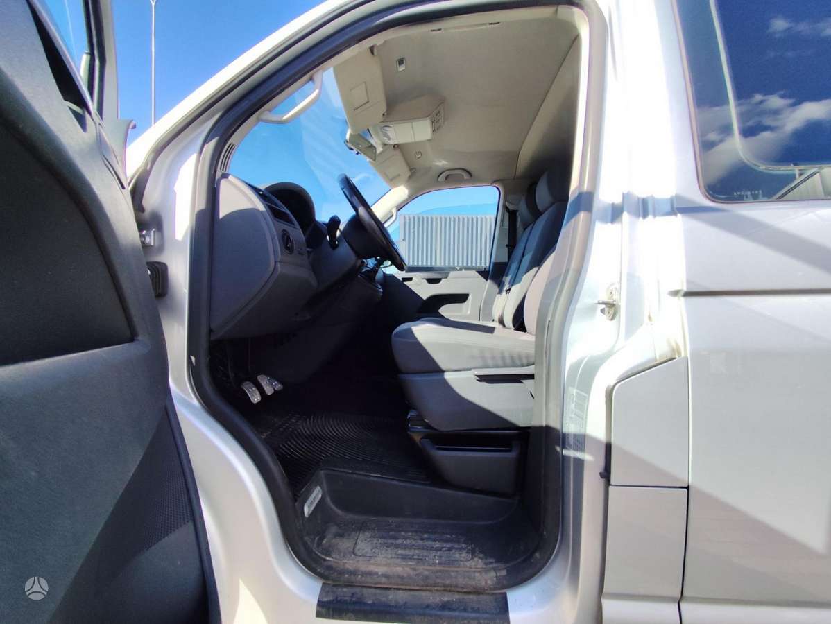 Volkswagen Caravelle - 10
