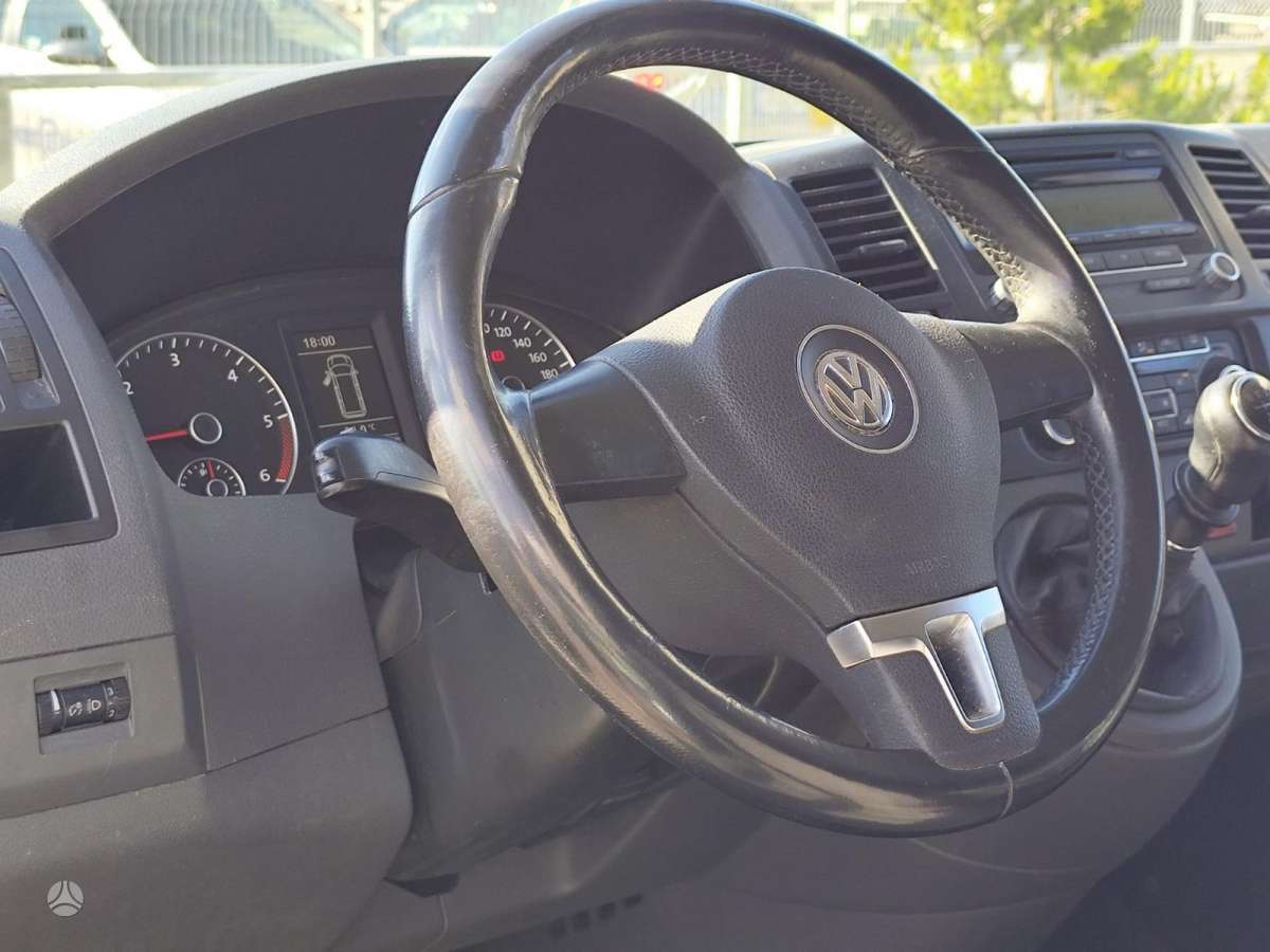 Volkswagen Caravelle - 11