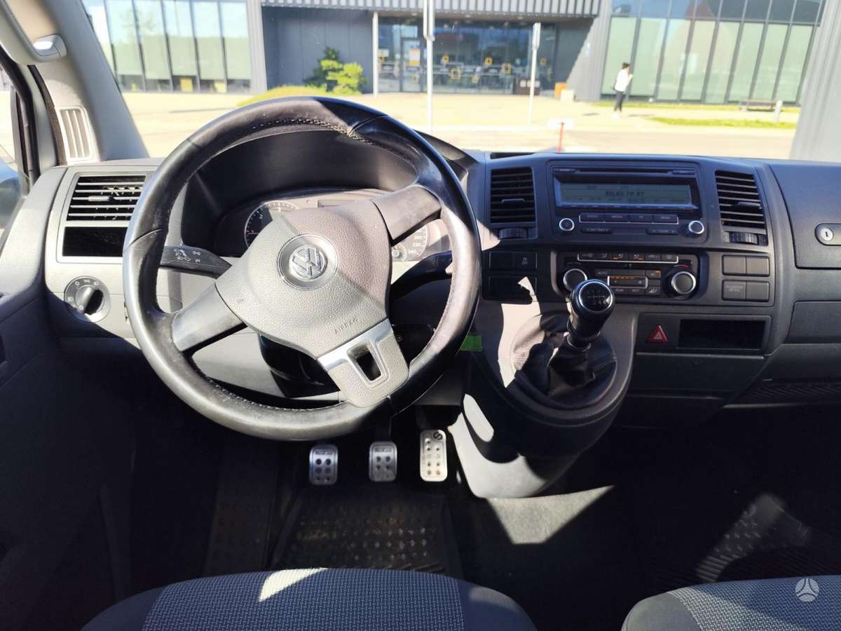 Volkswagen Caravelle - 12