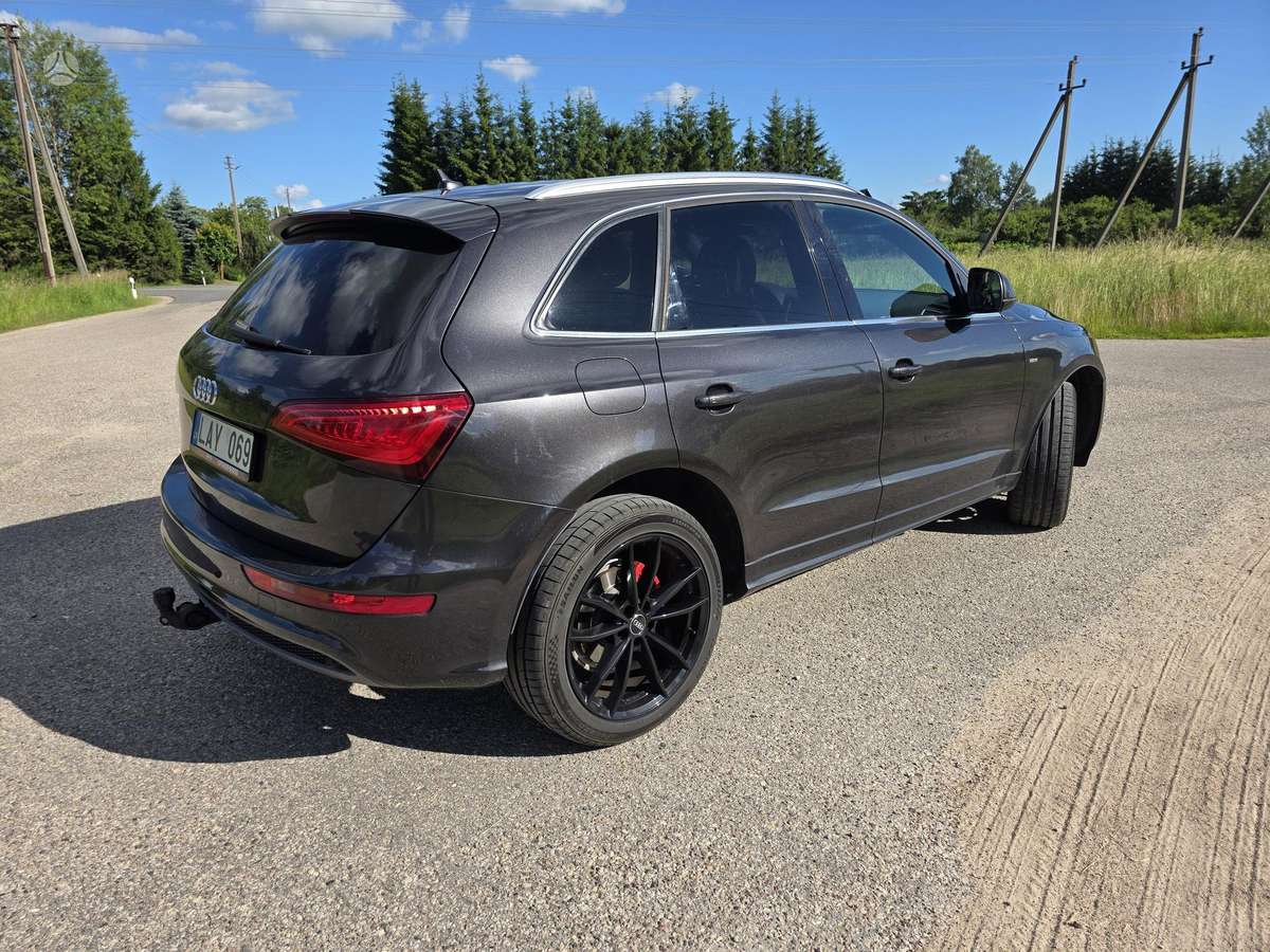 Audi Q5, 2.0 l., off-road / crossover