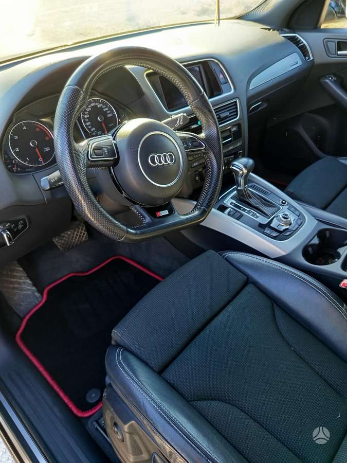 Audi Q5, 2.0 l., off-road / crossover