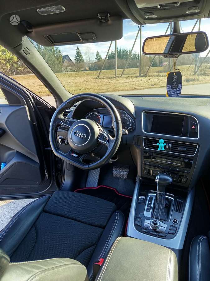 Audi Q5, 2.0 l., off-road / crossover