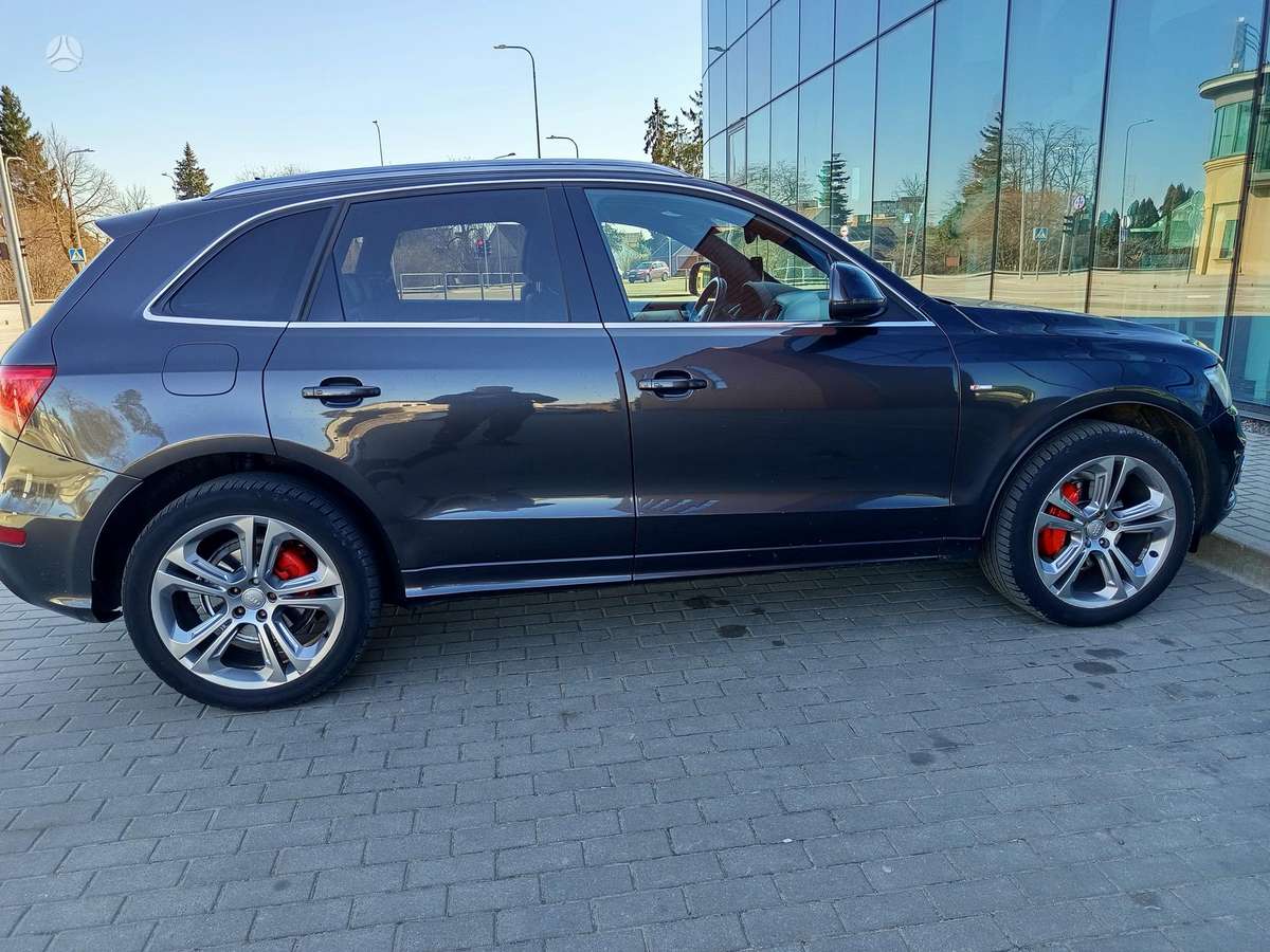 Audi Q5, 2.0 l., off-road / crossover