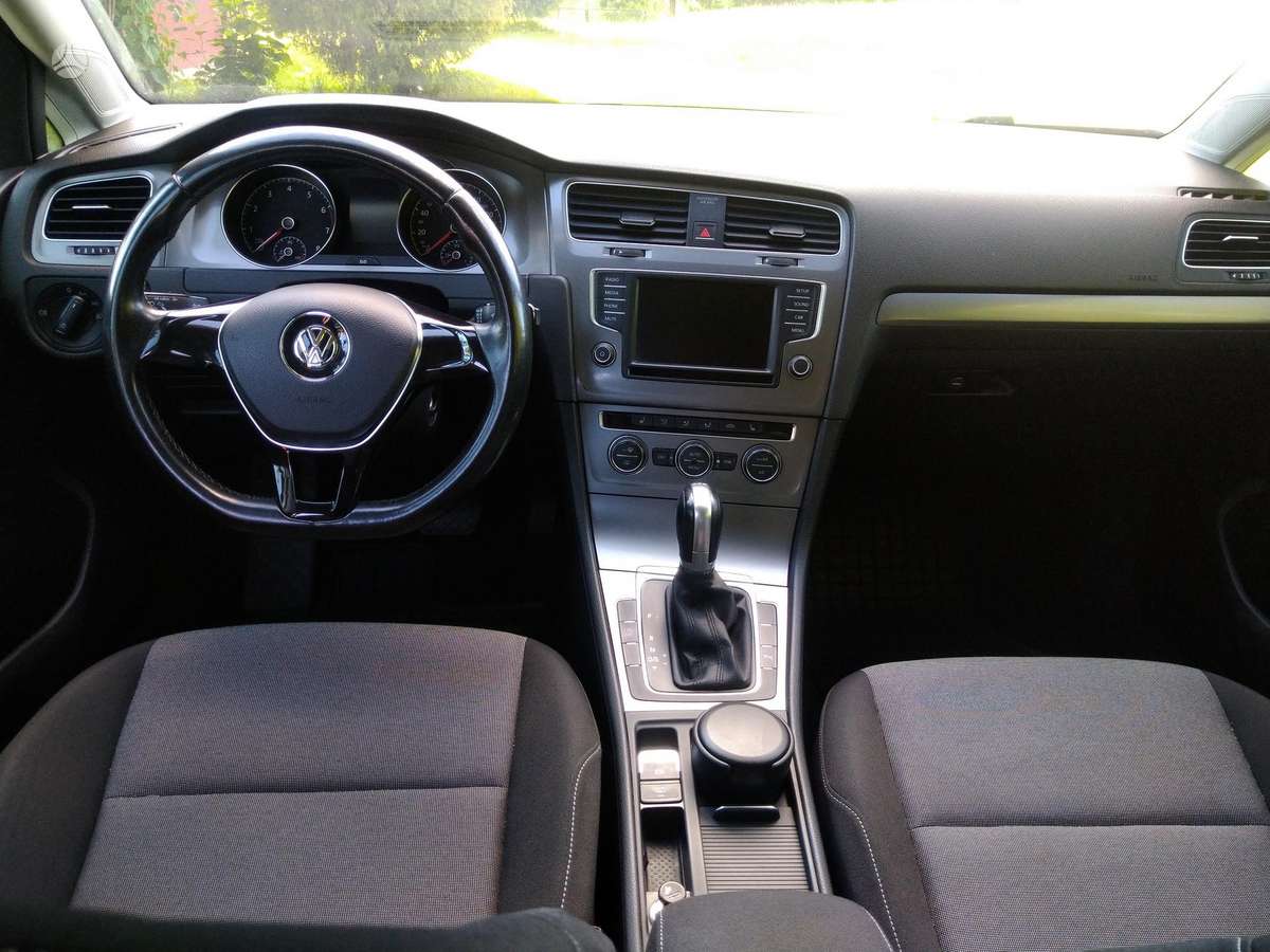 Volkswagen Golf - 8