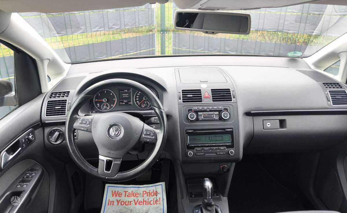 Volkswagen Touran - 10